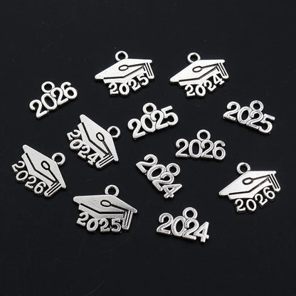 50 Stück 9x14mm Jahr Nummer 2026 2027 2028 Anhänger Charms DIY Schmuck Herstellung Schmuck finden antike versilbert Zubehör