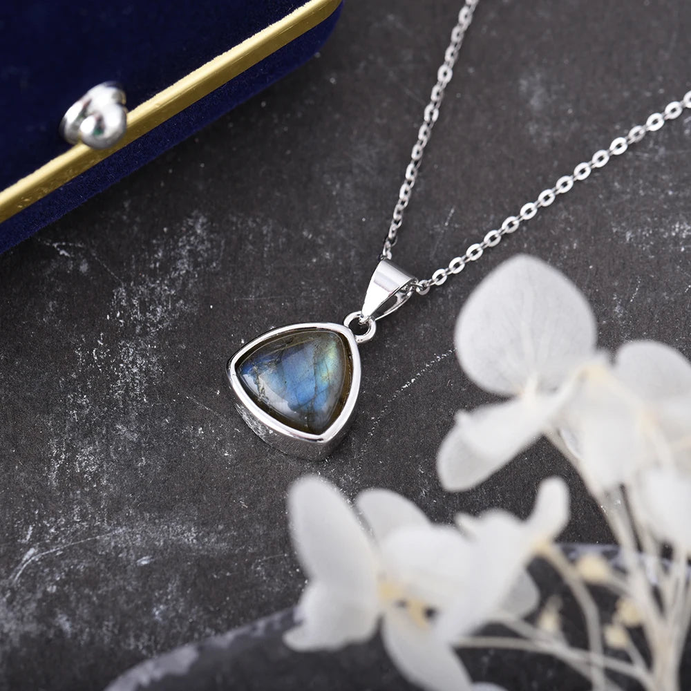 ITSMOS Halskette mit Anhänger aus natürlichem Labradorit, Aquamarin, Dreieck, blaues Licht, Stein-Halskette, schlichter, eleganter Schmuck für Frauen