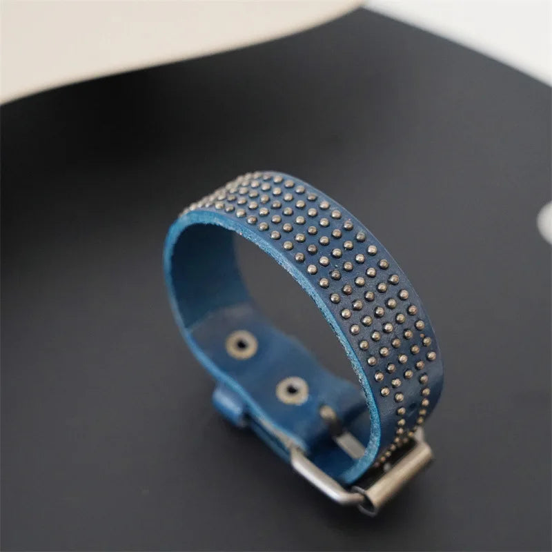 MKENDN Vintage pflanzlich gegerbtes Rindsleder-Manschettenarmband für Männer und Frauen, Punk-Armreif, geriebenes Distressed-Denim-farbiges Armband