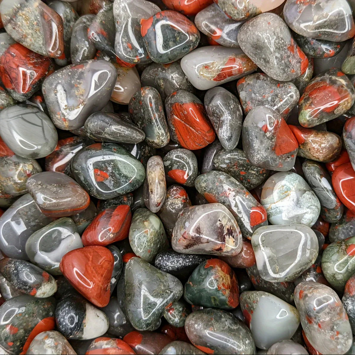 Natura Afrikanischer Blutstein, Partikel aus afrikanischem Blutstein, natürlicher Blutstein, Kristallgeschenk