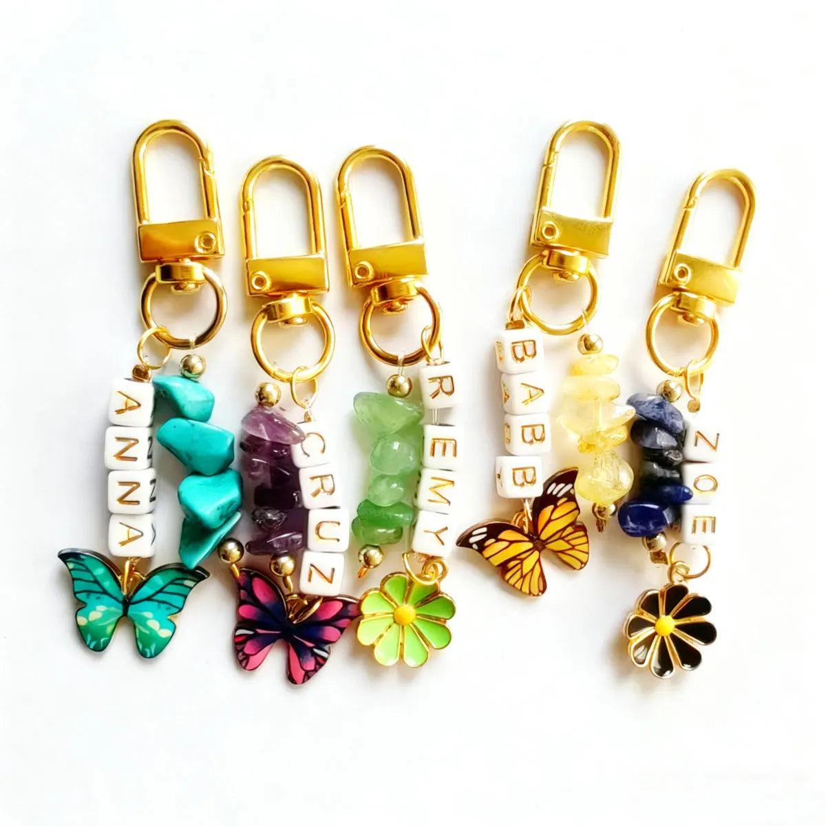 1 STÜCK personalisierter Schlüsselanhänger aus Metall mit Gänseblümchen-Blume/Schmetterling, Kristallstein/Lapislazuli-Rohstein-Anhänger, Weihnachtsgeschenk