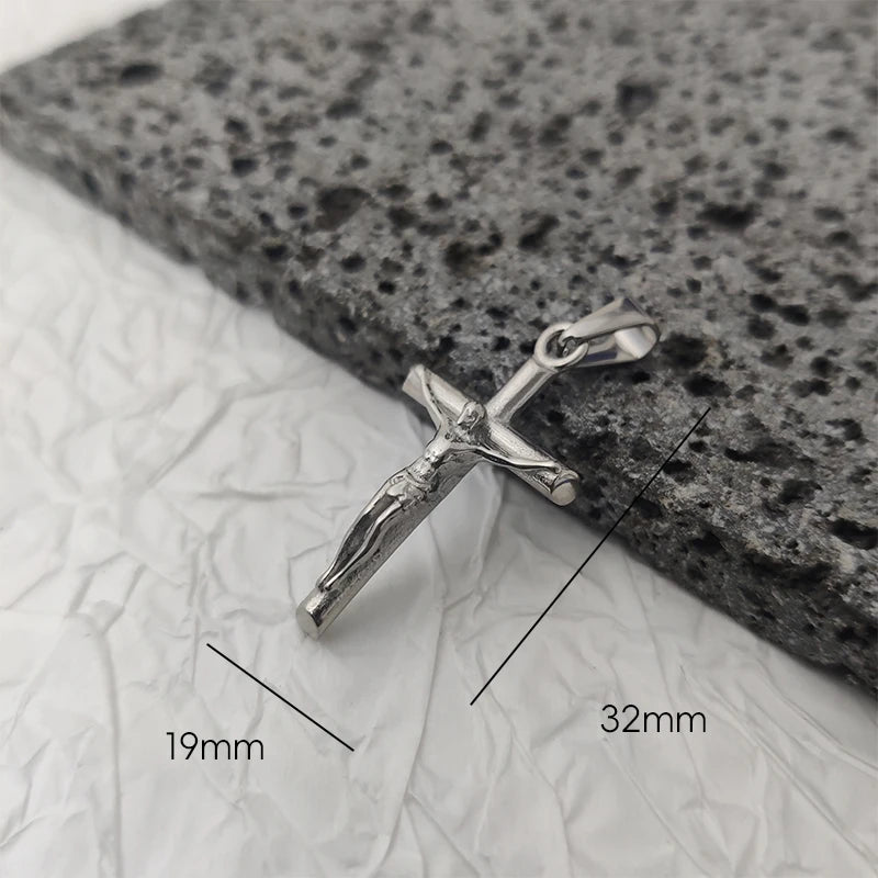 Neues Design 18K vergoldeter wasserdichter Jesus-Kreuz-Anhänger aus Edelstahl für Männer, religiöse Charms