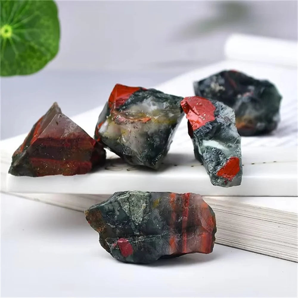 Natürlicher, hochwertiger afrikanischer Blutstein, Mineralien, Rohstein, Kristall, Heilstein, Rohstein, Massenkristalle, Edelstein für die Dekoration