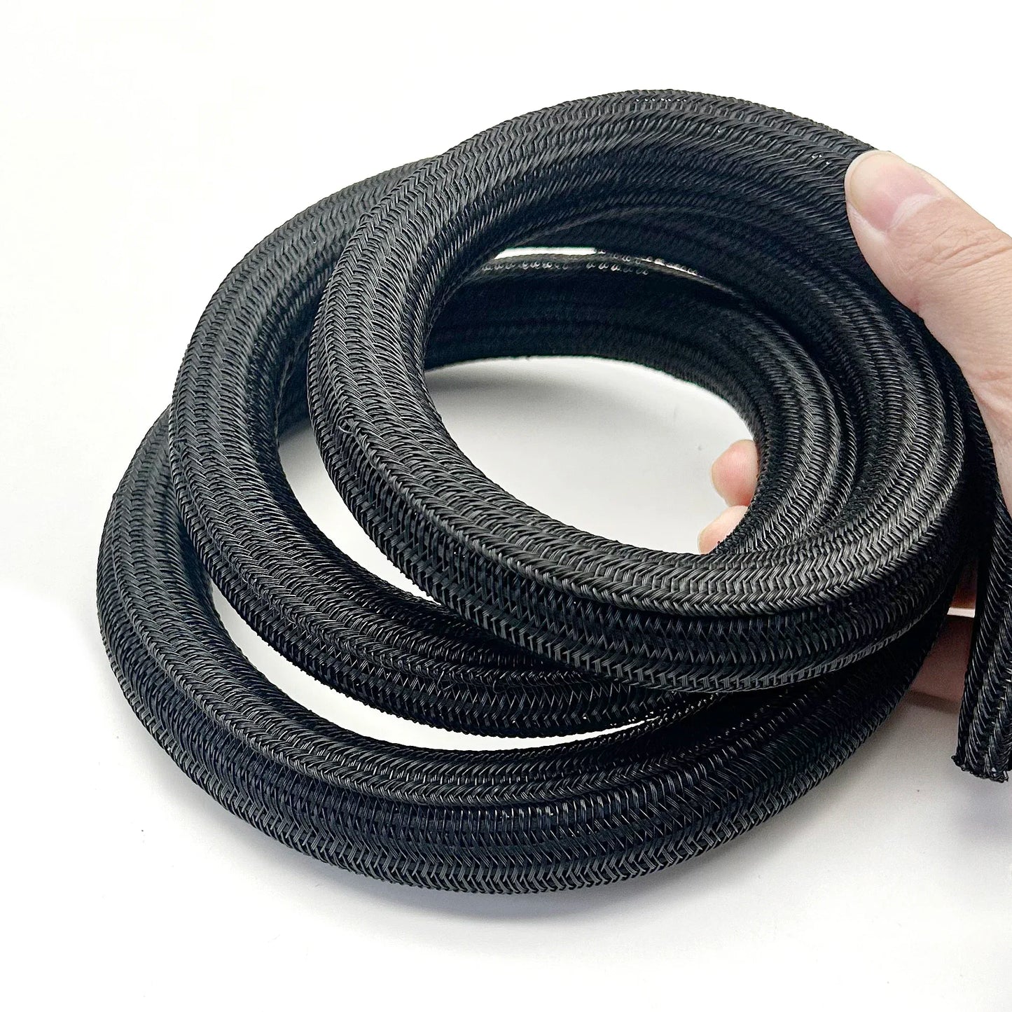 Industrielle ID 5mm~50mm PET Selbstwickelnde Gewebemesh-Hülle Schwarz Offener Typ Automobil-Kabelbaum-Isolierung Abschlussmantel