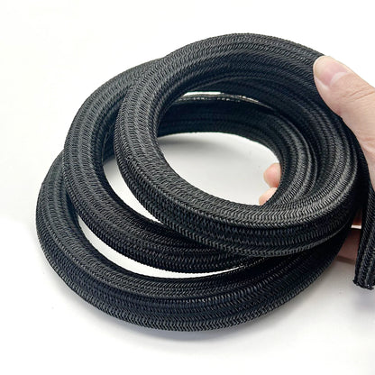Industrielle ID 5mm~50mm PET Selbstwickelnde Gewebemesh-Hülle Schwarz Offener Typ Automobil-Kabelbaum-Isolierung Abschlussmantel
