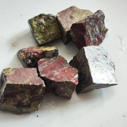 Natürlicher, hochwertiger Drachenblutstein, roher, rauer Mineralproben, Energieheilung, Reiki-Stein, Heim- und Raumdekorationsstein