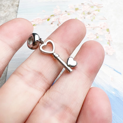 Modischer heißer Herz-Schlüsselanhänger, baumelnder Charme für Frauen, neues 925er-Sterlingsilber, romantisches Geschenk mit Liebe