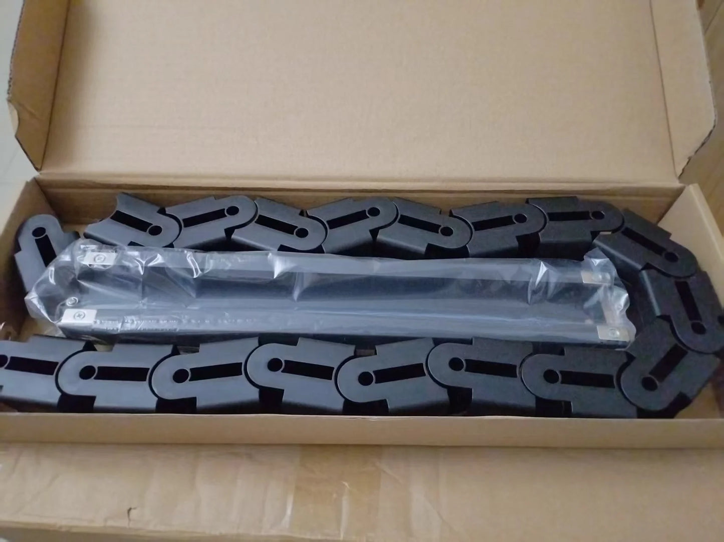 ISRTAO Snake Magnetischer Kabel-Organizer, vertikal, verstellbar unter dem Tisch, Kabelmanagement-Tablett für die Wirbelsäule