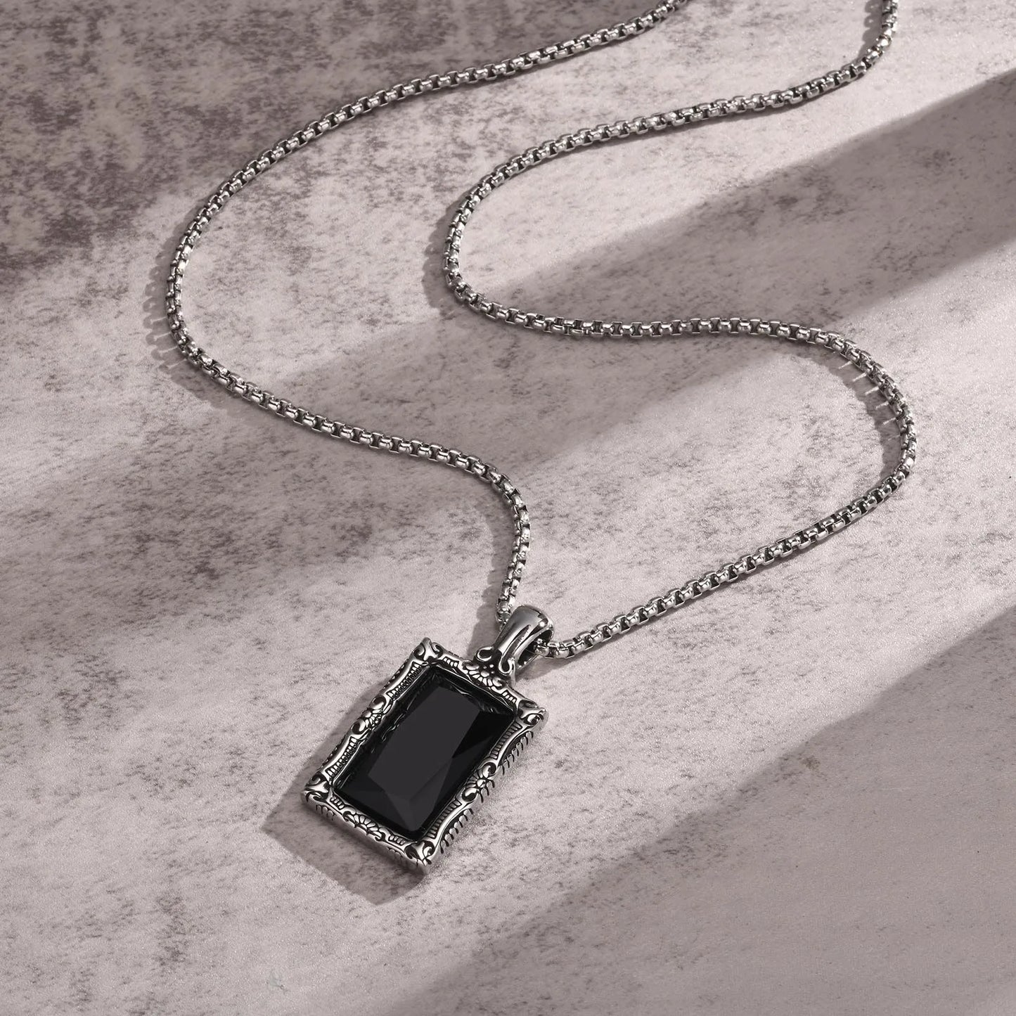 Vnox Black Square Stein Halsketten für Männer, Retro Silber Farbe Edelstahl geometrischen Anhänger Kragen mit Box Kette