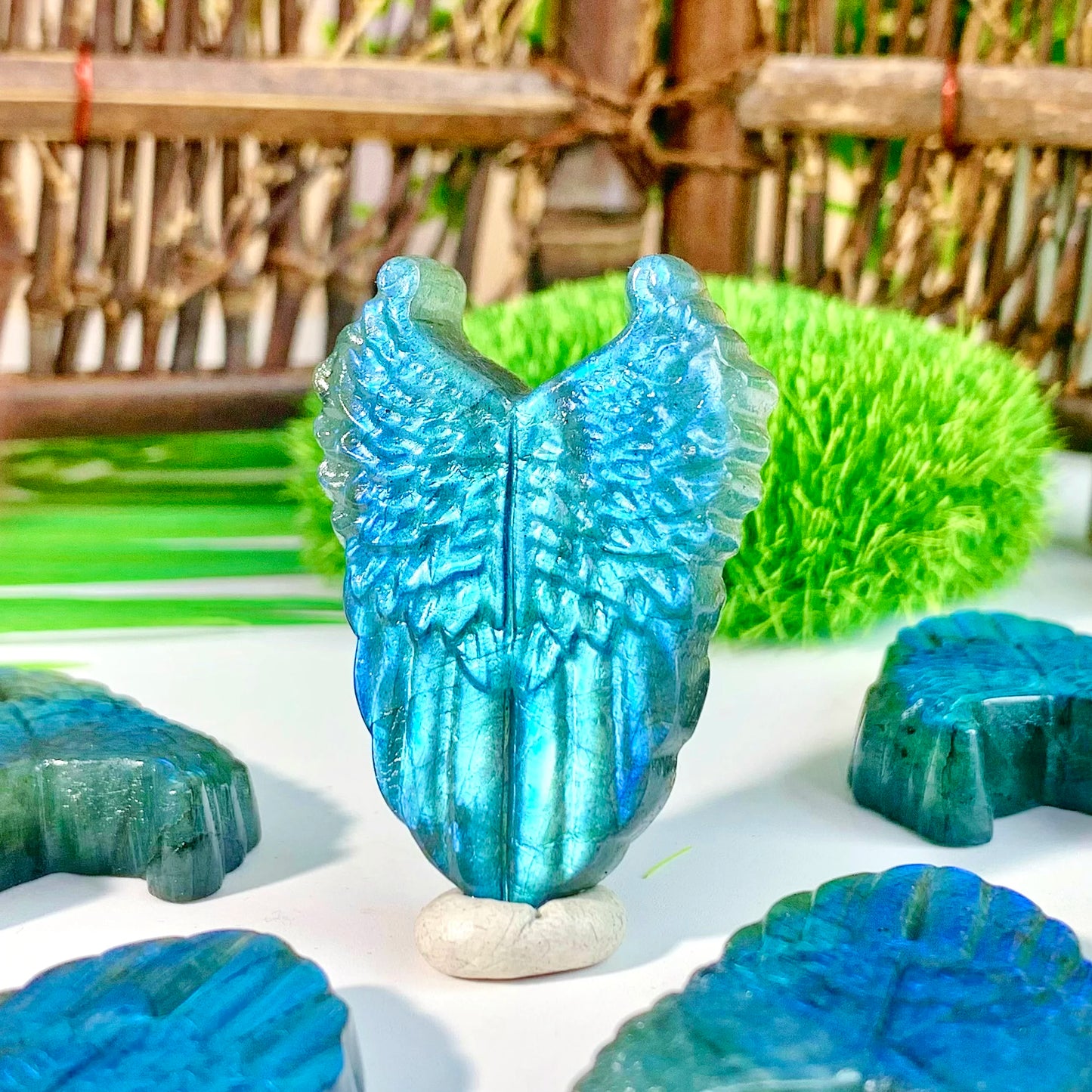 1pc zufällige hochwertige Labradorit Flügels child natürliche Kristalls chnitzerei, Edelsteins chmuck, Glitzer, Halloween-Geschenk, Heim dekoration