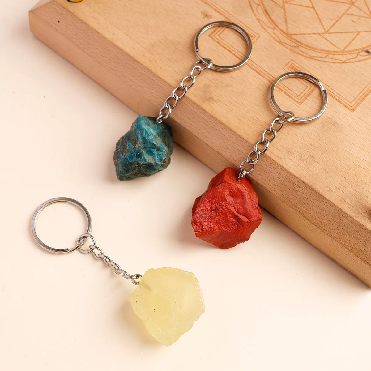 1 STÜCK Natürlicher Kristall Rohstein Rosenquarz Edelstein Handwerk Kristall Schlüsselanhänger Edelstahl Handtasche Dekor Zubehör