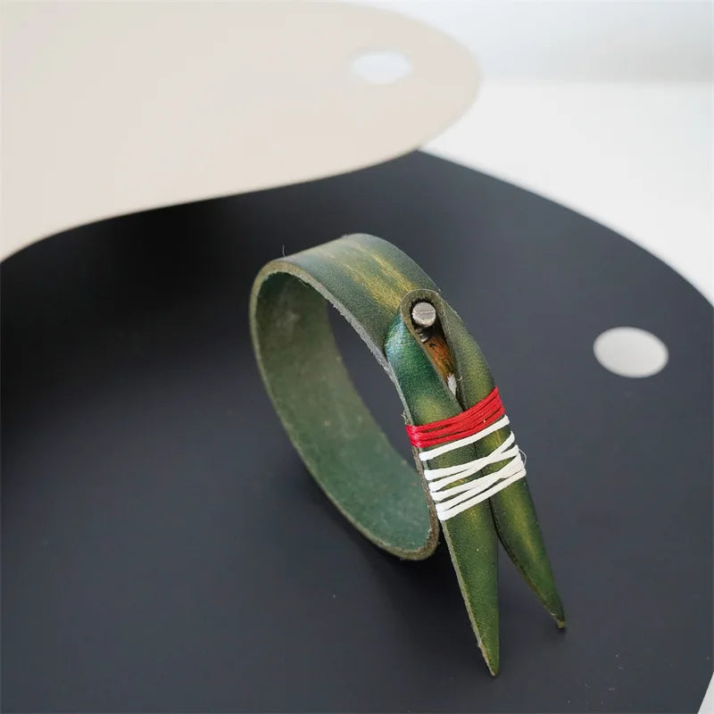 MKENDN Vintage pflanzlich gegerbtes Rindsleder-Manschettenarmband für Männer und Frauen, Punk-Armreif, geriebenes Distressed-Denim-farbiges Armband