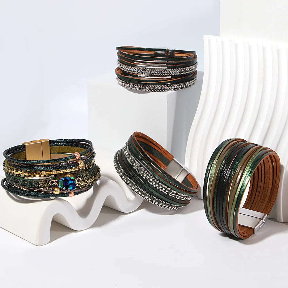 ALLYES Vintage grünes mehrschichtiges Wickelarmband aus Leder für Damen und Herren, Boho-Armbänder mit eingelegten Strasssteinen und Armreifen, Charm-Schmuck