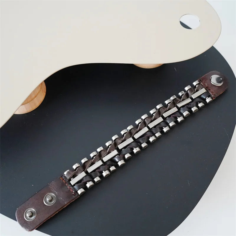 MKENDN Vintage pflanzlich gegerbtes Rindsleder-Manschettenarmband für Männer und Frauen, Punk-Armreif, geriebenes Distressed-Denim-farbiges Armband