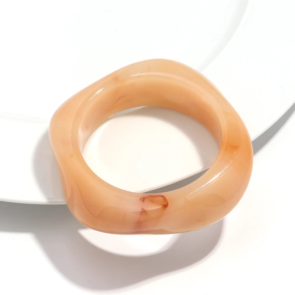 Vintage Acryl große bunte geometrische unregelmäßige Armreifen für Frauen trendige Harz breite Manschette Armreifen Armbänder 2025, Modeschmuck