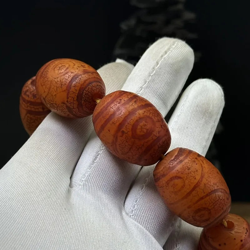 Neues Armband aus roten Bernsteinperlen im Retro-Stil