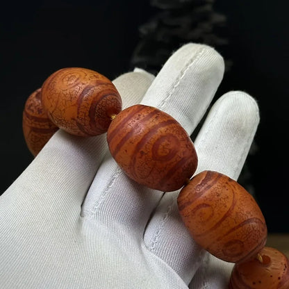 Neues Armband aus roten Bernsteinperlen im Retro-Stil