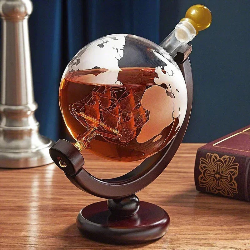 Kreatives Globus-Dekan ter-Set mit bleifreier Karaffe, exquisitem Holz ständer und 2 Whisky gläsern Whisky-Dekan ter Globe Grade-Geschenk