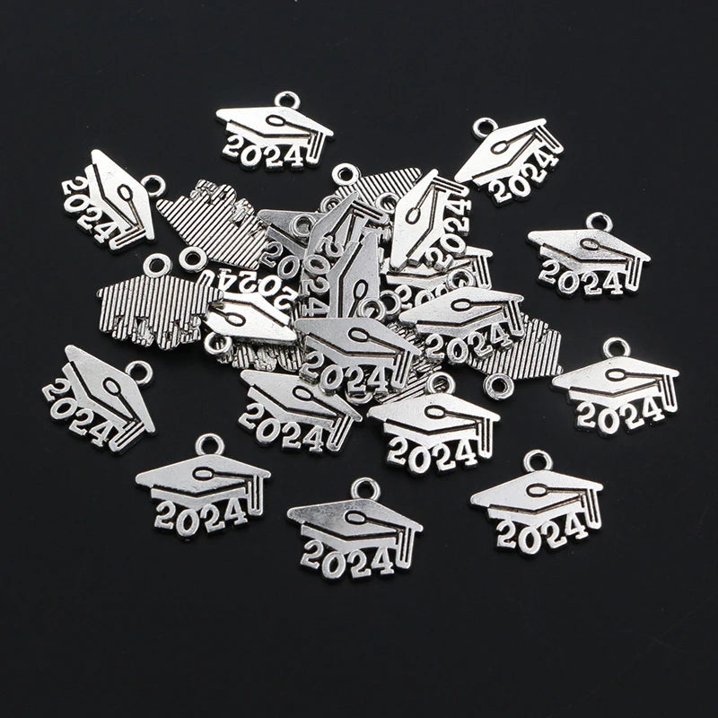 50 Stück 9x14mm Jahr Nummer 2026 2027 2028 Anhänger Charms DIY Schmuck Herstellung Schmuck finden antike versilbert Zubehör