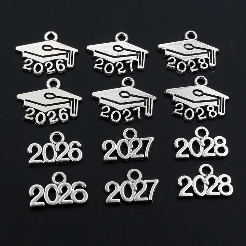 50 Stück 9x14mm Jahr Nummer 2026 2027 2028 Anhänger Charms DIY Schmuck Herstellung Schmuck finden antike versilbert Zubehör