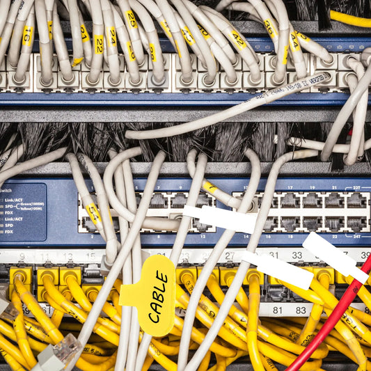24 Stück Nylon-Kabelbinder mit Etikettenhaltern für effiziente Kabelkennzeichnung, wiederverwendbare Kabelmanagement-Bänder für Ladegeräte und Datenkabel