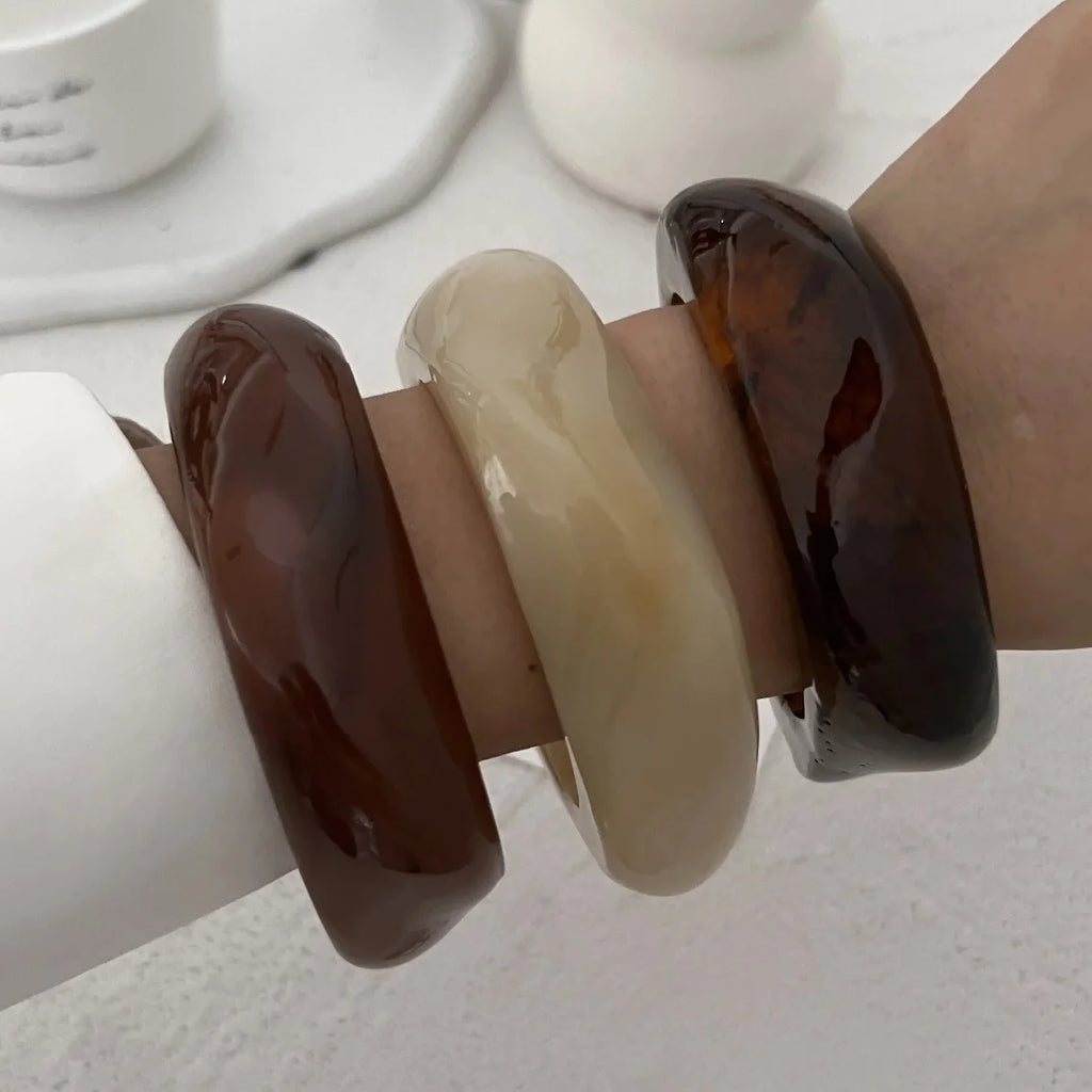 Vintage Acryl große bunte geometrische unregelmäßige Armreifen für Frauen trendige Harz breite Manschette Armreifen Armbänder 2025, Modeschmuck